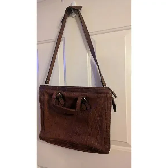 Vintage brown leather messenger bag by Diana. Two separate zip compartments, - Picture 3 of 13